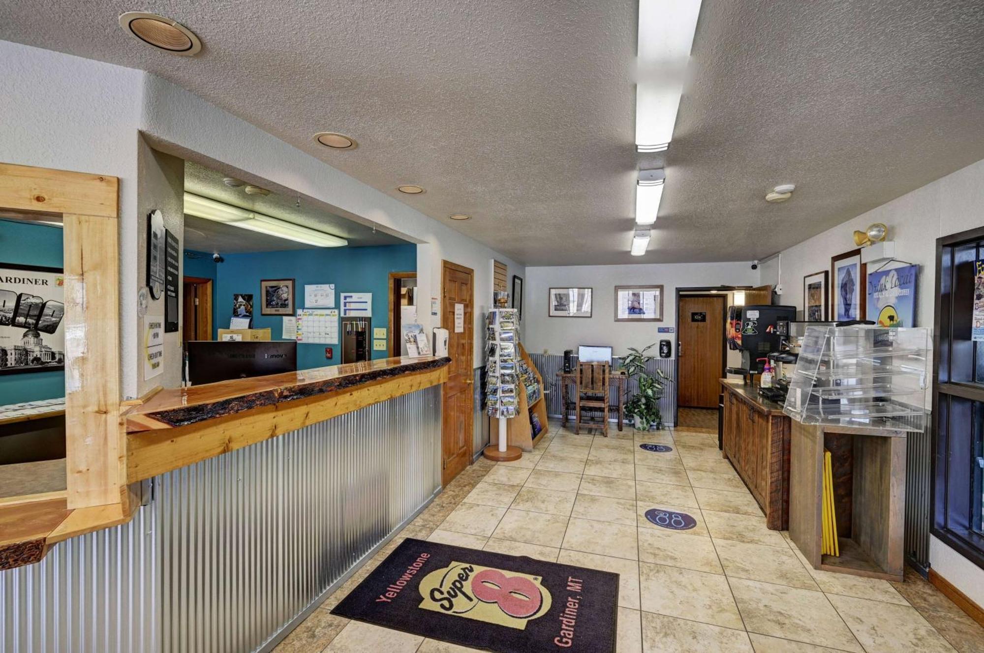 Super 8 By Wyndham Gardiner/Yellowstone Park Area Exterior foto