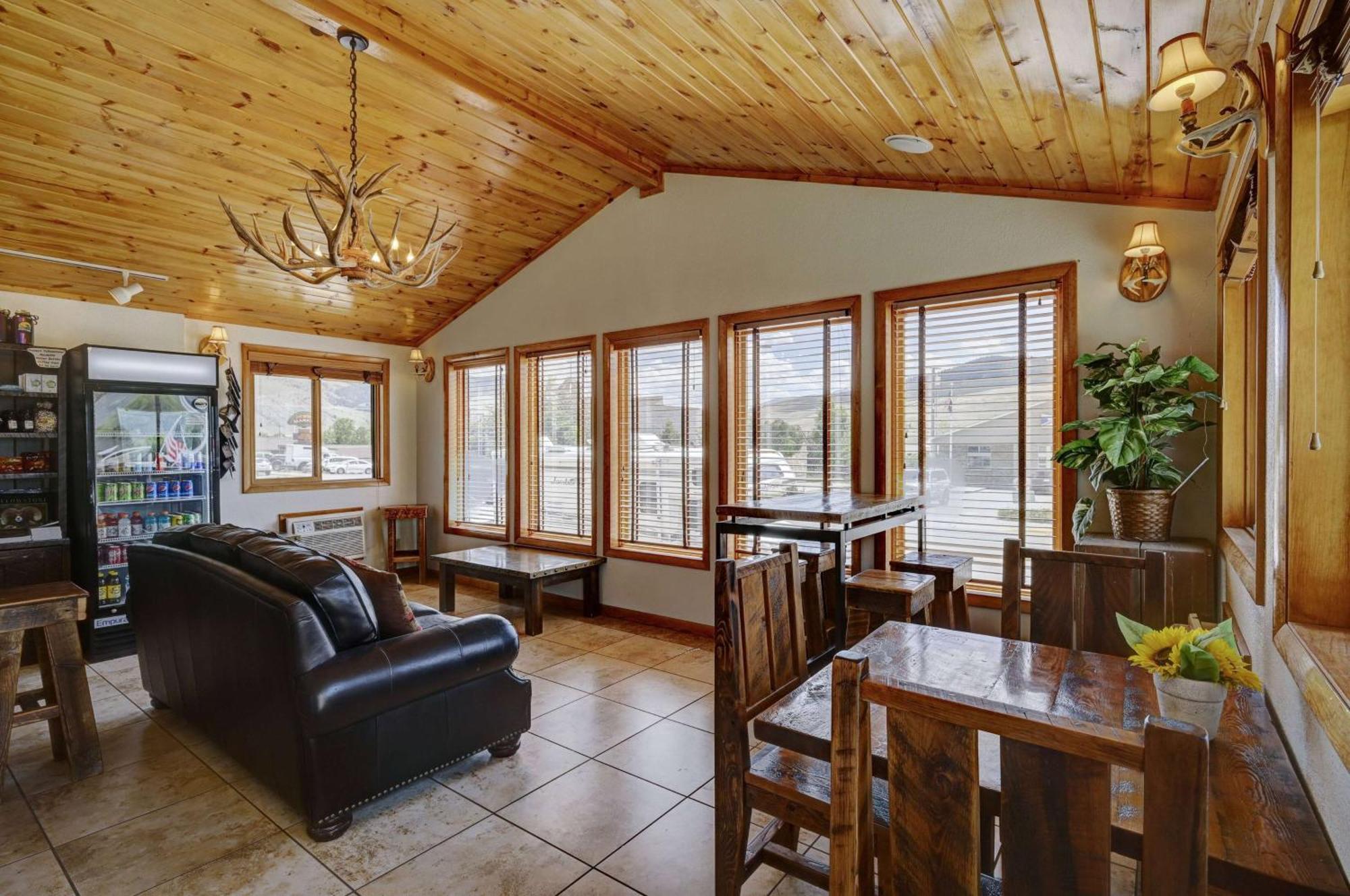 Super 8 By Wyndham Gardiner/Yellowstone Park Area Exterior foto