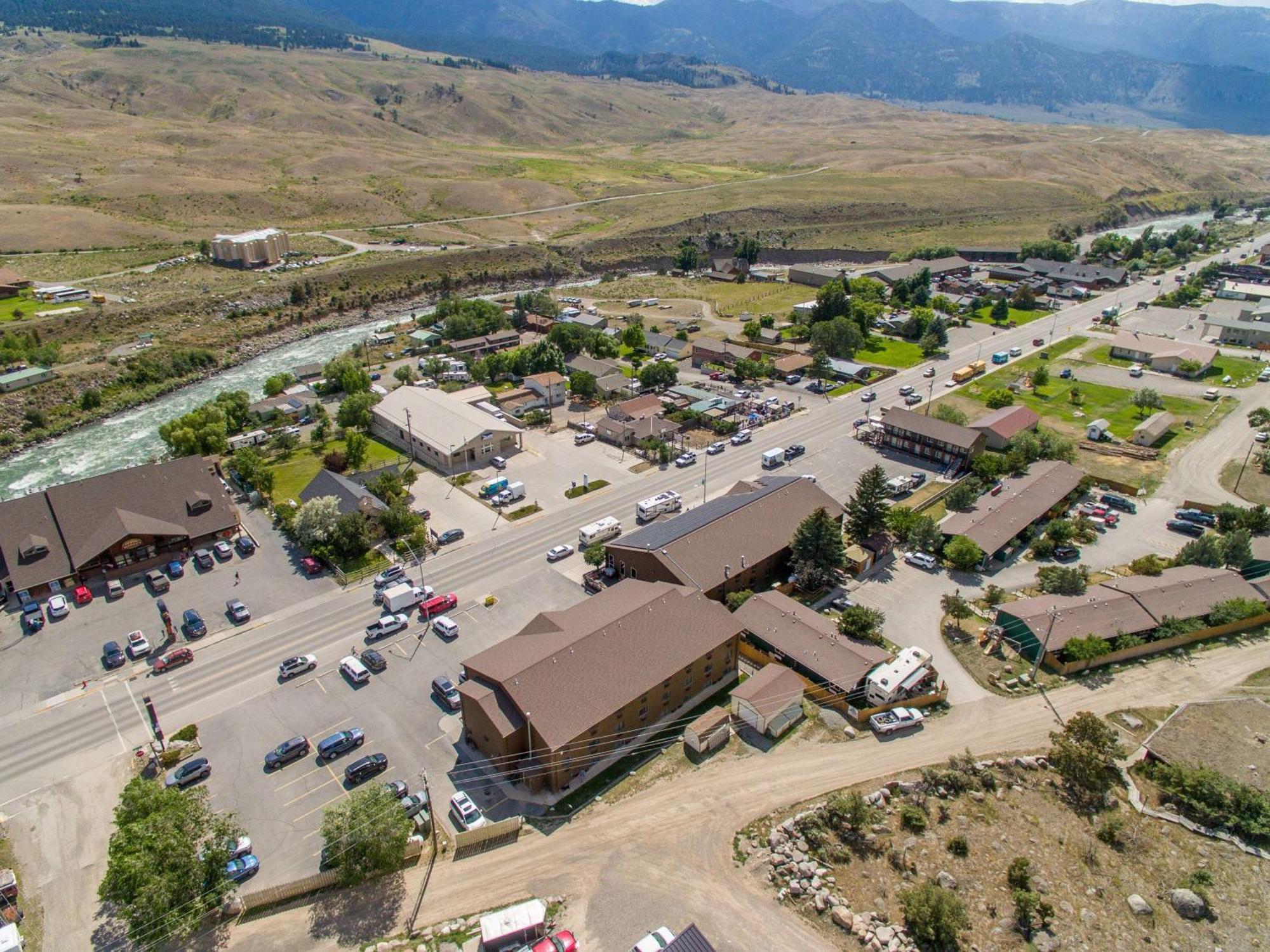 Super 8 By Wyndham Gardiner/Yellowstone Park Area Exterior foto