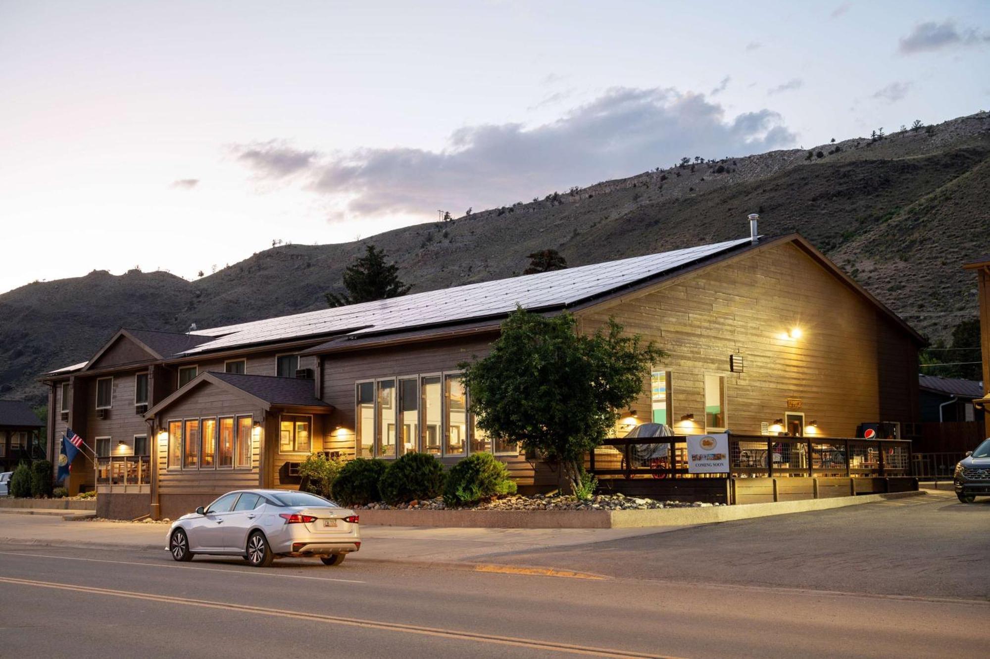 Super 8 By Wyndham Gardiner/Yellowstone Park Area Exterior foto