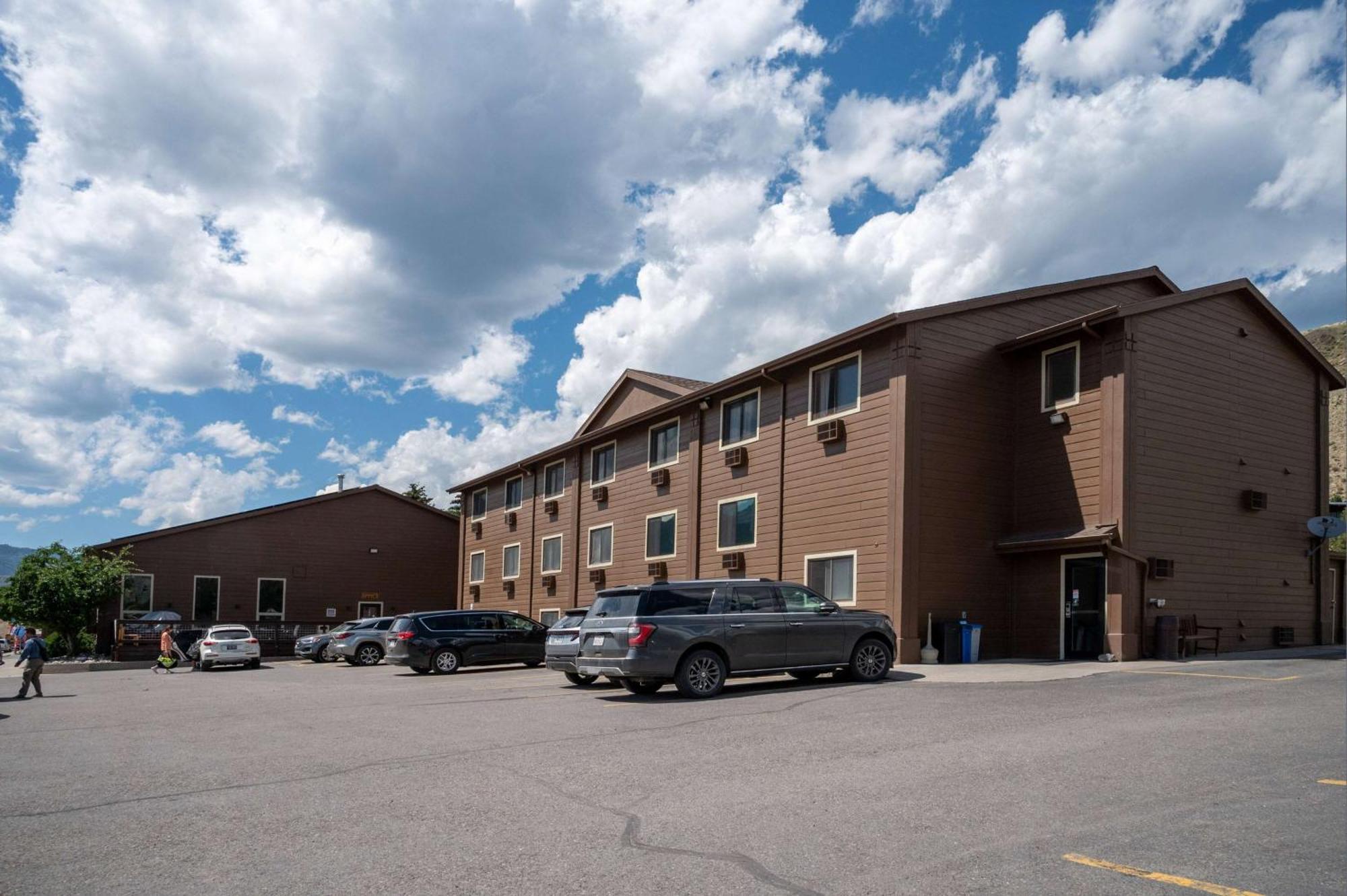 Super 8 By Wyndham Gardiner/Yellowstone Park Area Exterior foto