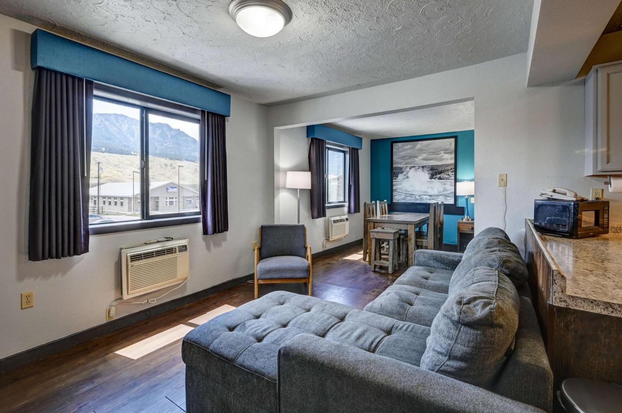 Super 8 By Wyndham Gardiner/Yellowstone Park Area Exterior foto