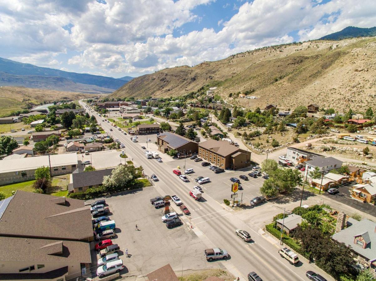 Super 8 By Wyndham Gardiner/Yellowstone Park Area Exterior foto
