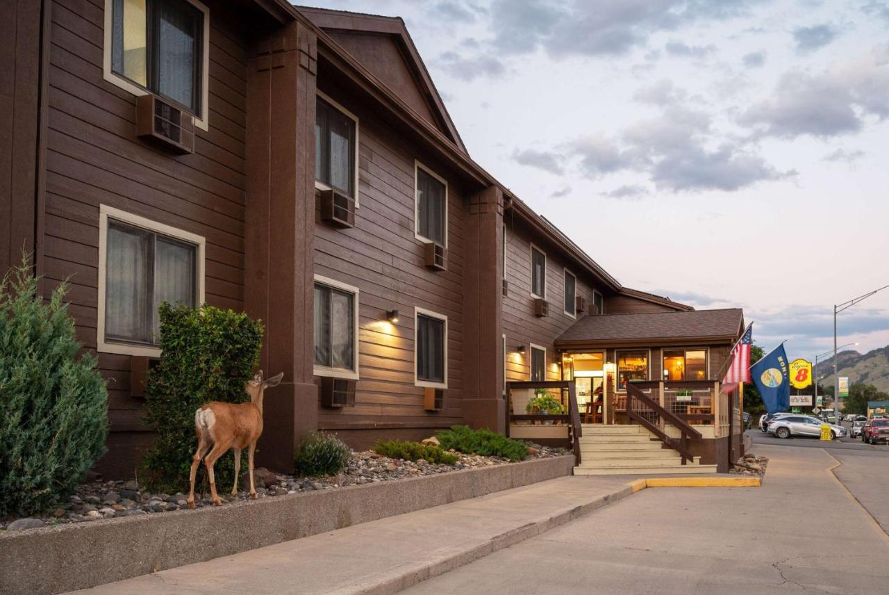 Super 8 By Wyndham Gardiner/Yellowstone Park Area Exterior foto