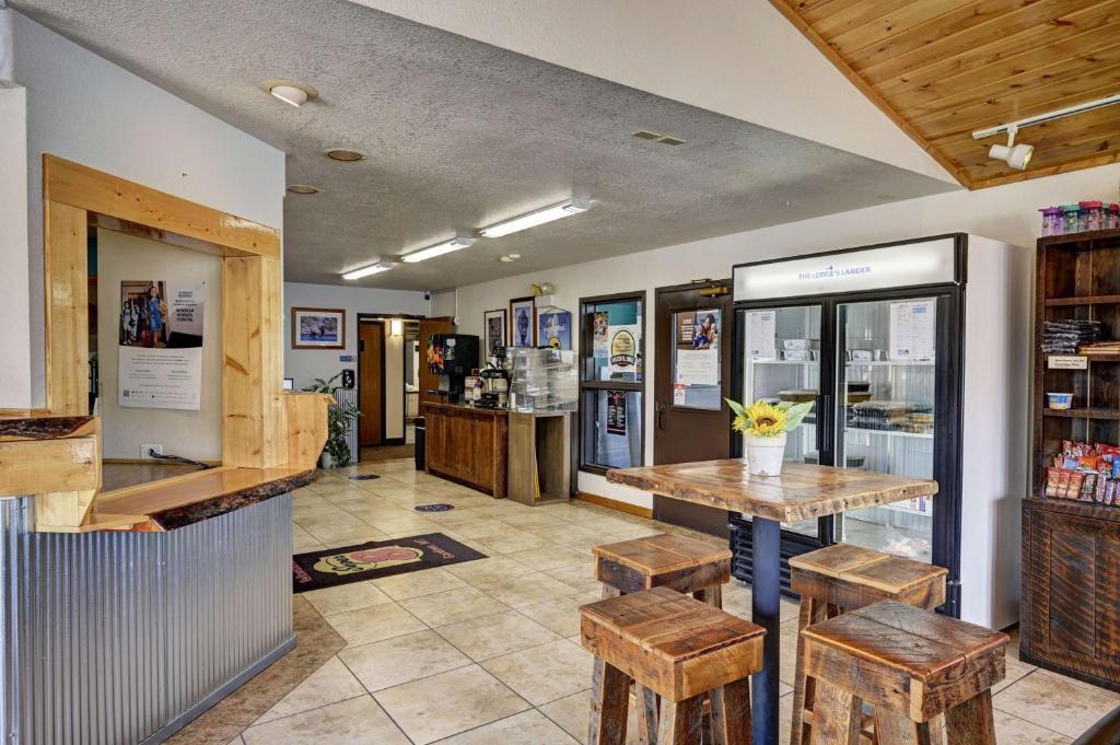 Super 8 By Wyndham Gardiner/Yellowstone Park Area Exterior foto